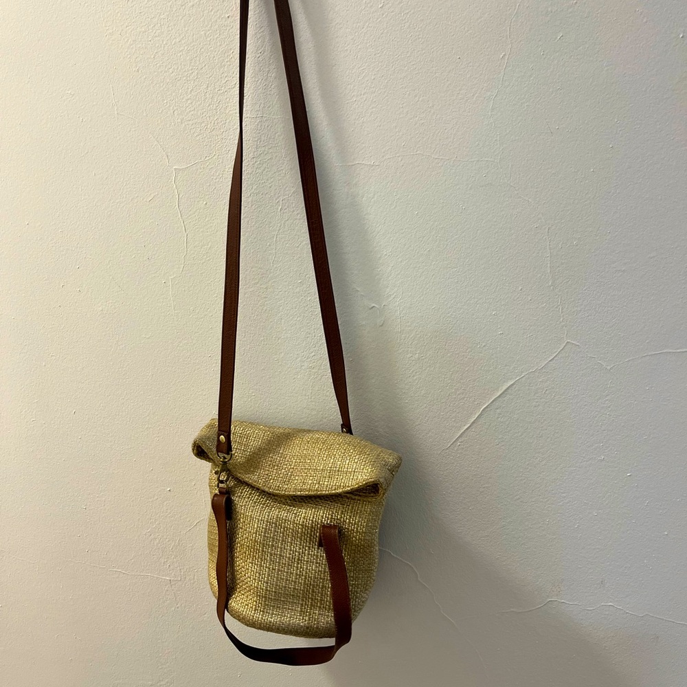 Vintage basket bag with leather crossbody straps